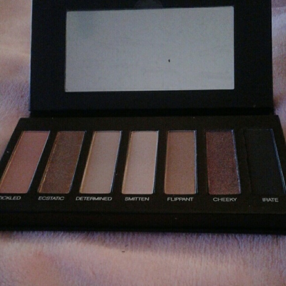 Younique pallette 3