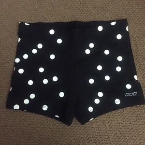 SZ: M Lorna Jane polka dot work out shorts