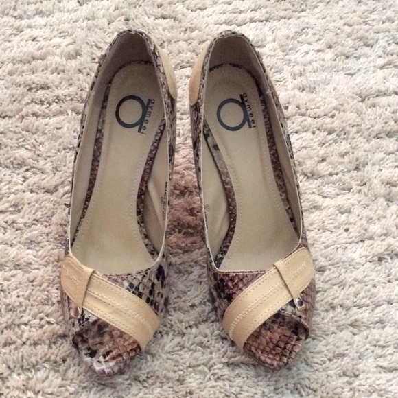 Aymeei Shoes - 🎉 WEEKEND SALE 🎉 Aymeei snakeskin shoe