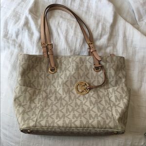 Michael Kors Jet Set Tote