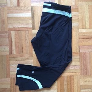 Lululemon Runspire crop mint and black