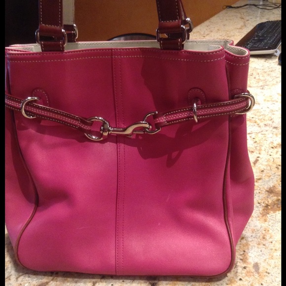 Coach pink leather handbag very good condition