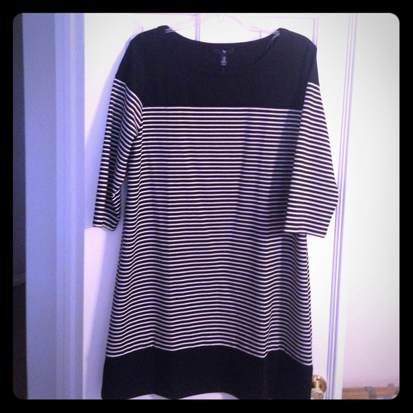 Gap black/white dress