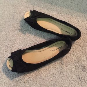 Peep toe flats