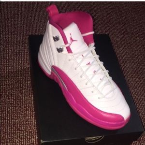 Jordan 12's pink 7Y