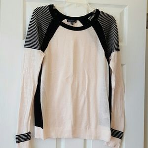 Never worn American Eagle lightweight sweater