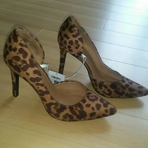 Brand new leopard pumps
