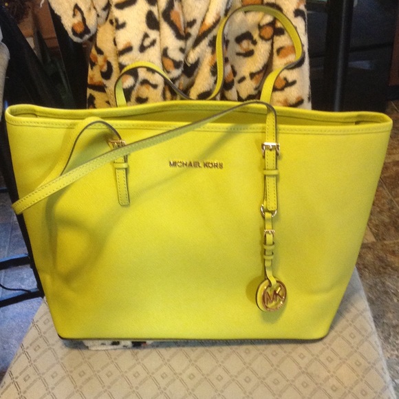 Michael Kors Handbags - Michael Kors  Jet Set Travel Tote FLASH SALE