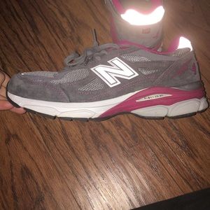 New balance tennis shoes