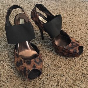 Vera Wang Leopard heels