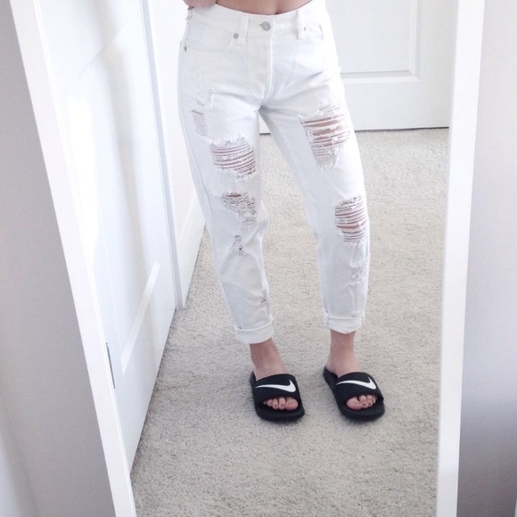 ❗️SOLD❗️White Distressed Boyfriend Jeans