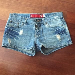 Guess ripped Jeans short