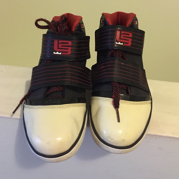 Nike Men's Shoes  Lebron Soldier 3