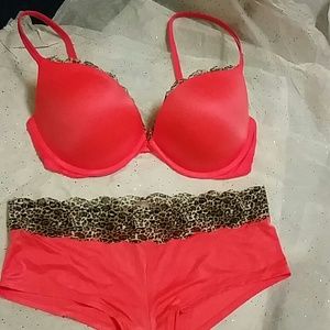 NWOT Matching Victoria's Secret bra and panty set