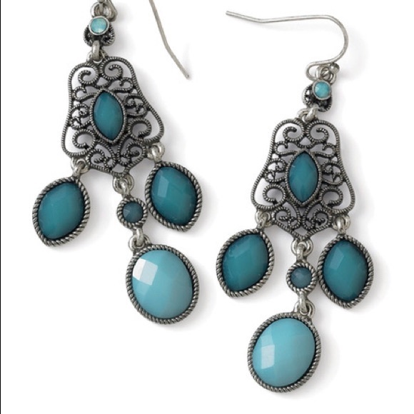 ✨✨Closet Clean Out!! St. Tropez Earrings - Picture 1 of 1