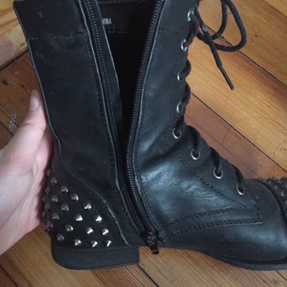 Wet seal black studded combat boots - Picture 3 of 4