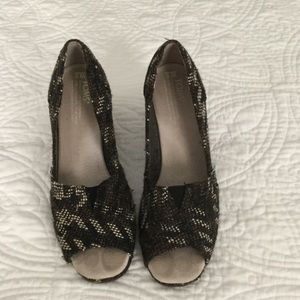 Toms wedges