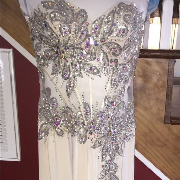 Tony Bowls Paris Champagne Prom Dress - size 6