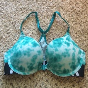 PINK logo front close bra