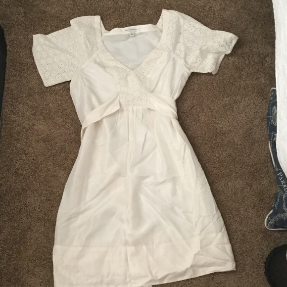 Banana Republic lace-sleeved cream dress - Picture 1 of 2