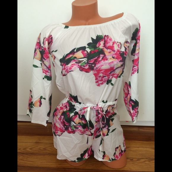🚫SOLD🚫 NEW 💗 FLORAL ROMPER