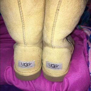 Women's UGGs Boots - Yellow, Size W6