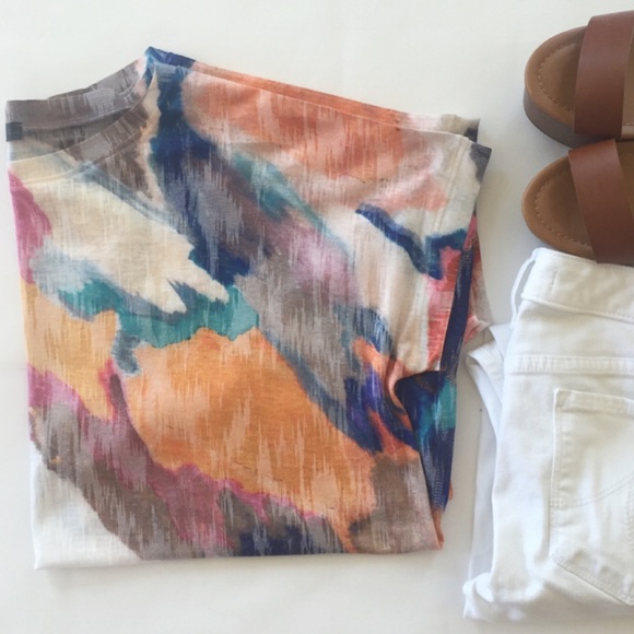 Nally & Millie Tops - ⭐️HP⭐️ Abstract watercolor print highlow trapeze T