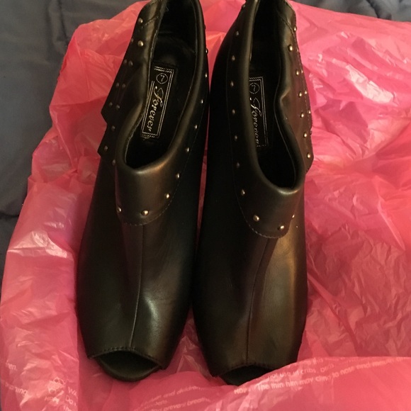 SOLD-Ankle studded booties - opened toe