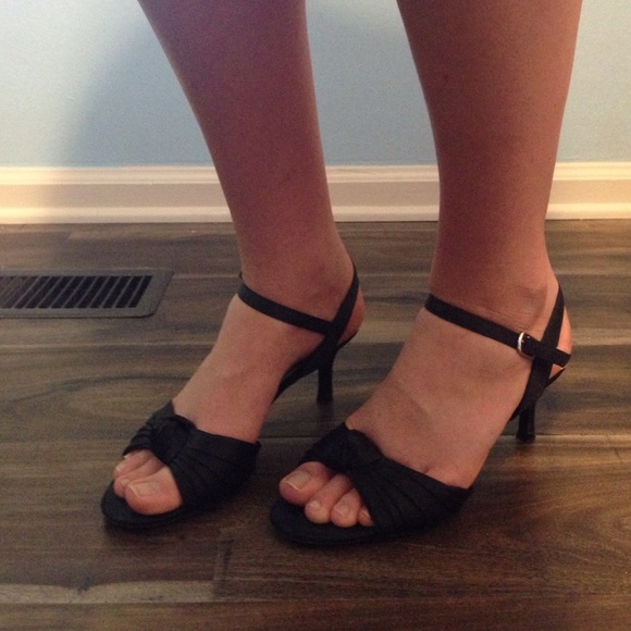 Fioni Night 2 1/2 in. heels