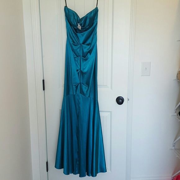 Green Stretch Statin Tucked Mermaid Prom Dress