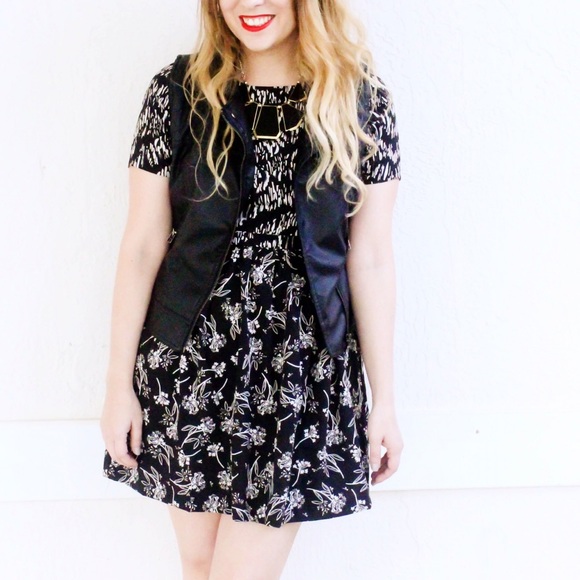 Silk graphic floral mix print dress w/ necklace