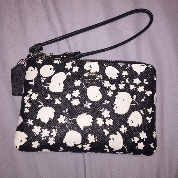Coach wristlet - Picture 1 of 3