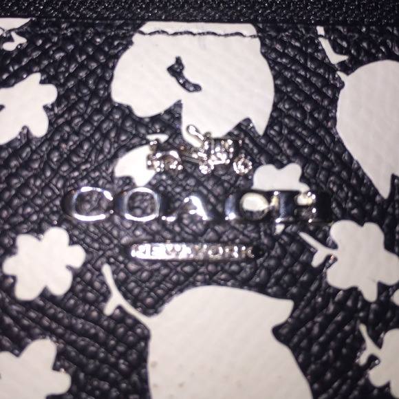 Coach wristlet - Picture 3 of 3