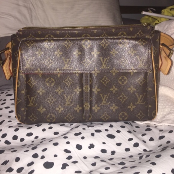 Older Louis Vuitton Purse! Shoulder bag