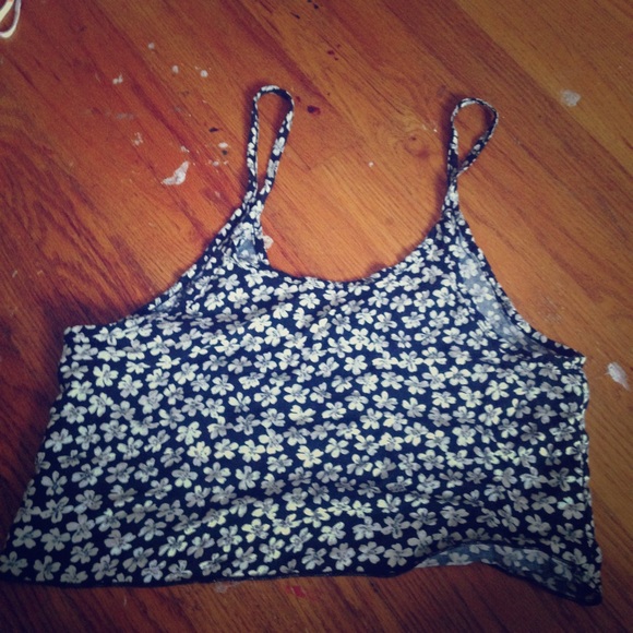 Brandy Melville crop top