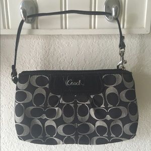 ✨Coach wristlet ✨