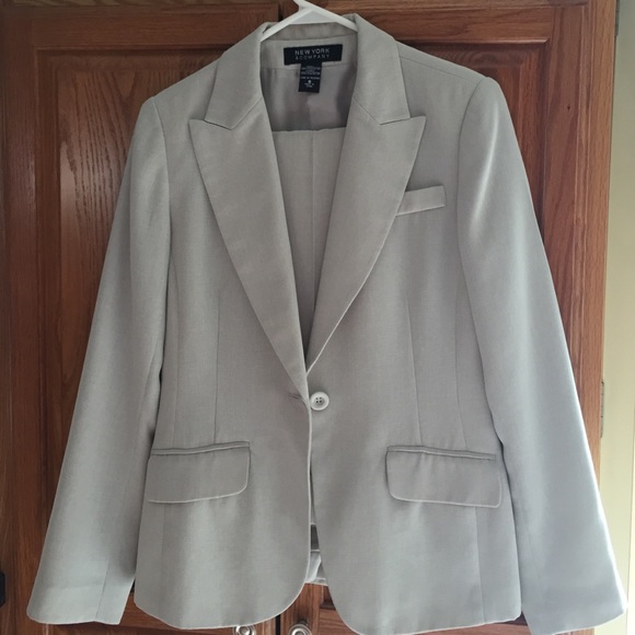 New York and company suit