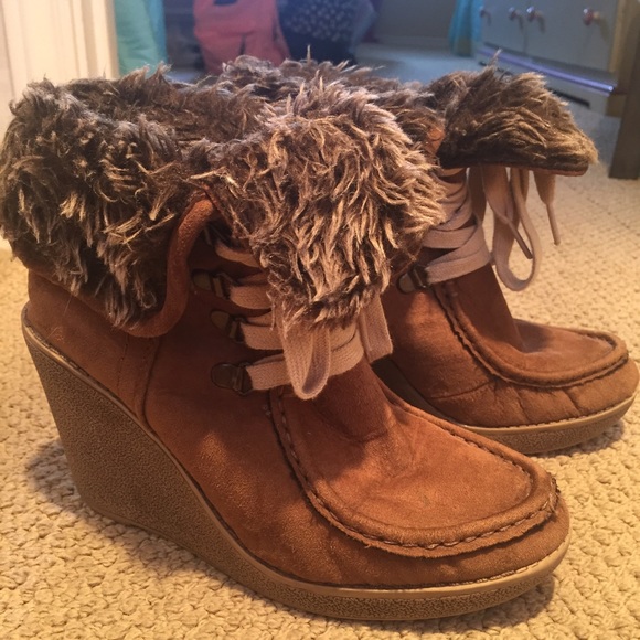 4 1/2 inch Size 7 faux fur booties