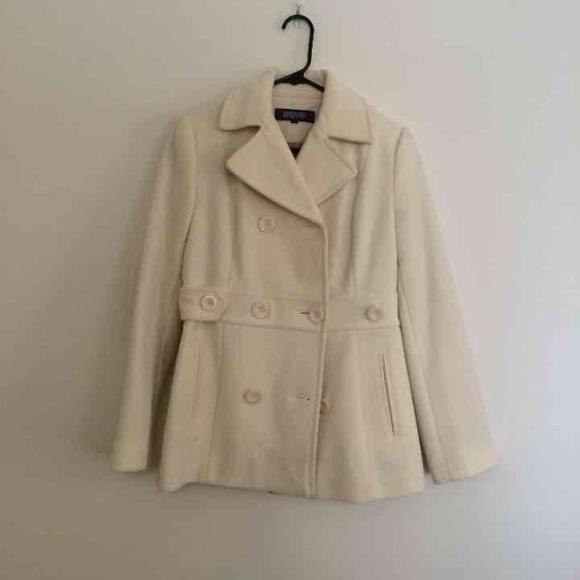 💕 OFFERS ACCEPTED 💕 NWT Cream peacoat