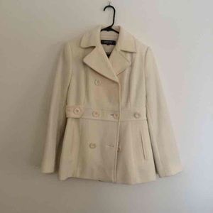 💕 OFFERS ACCEPTED 💕 NWT Cream peacoat
