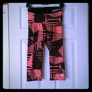NIKE Pro crop pants