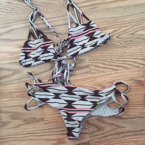 Acacia Set in native