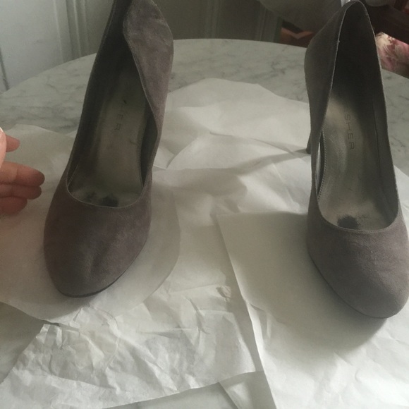 Gray suede pumps - Picture 4 of 4