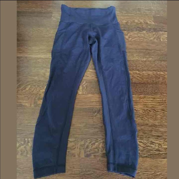 Lululemon seek the heat crops size 2 - Picture 2 of 3