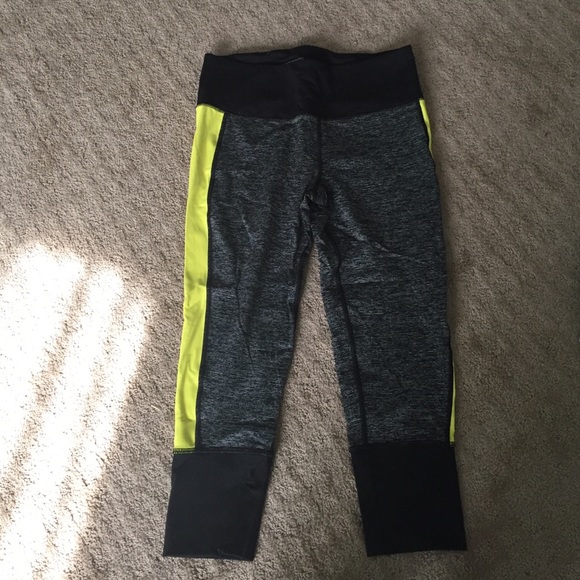 Victoria's Secret VSX sport crop leggings