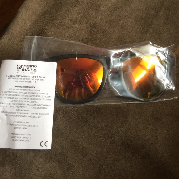 🚫SOLD🚫 PINK Sunglasses - Picture 4 of 4