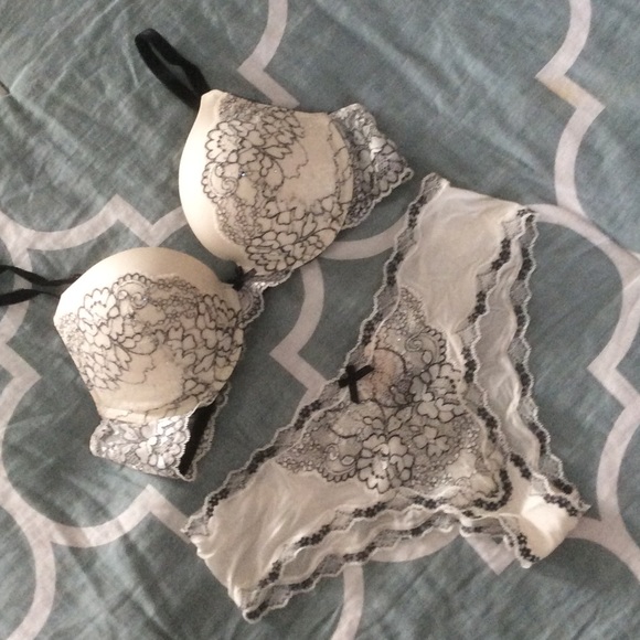 🔴SOLD ON EBAY🔴Bride bra and cheeky panty set