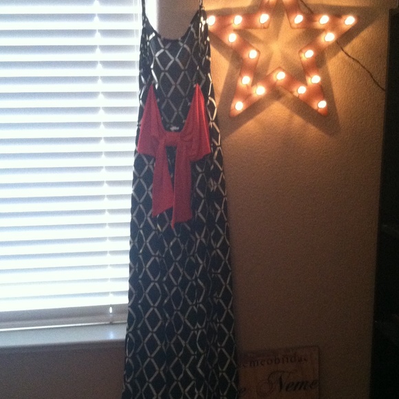 Long backless bow dress