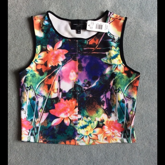 Romeo & Juliet Couture Tops - 🎉HP🎉 Romeo & Juliet Couture Crop Top