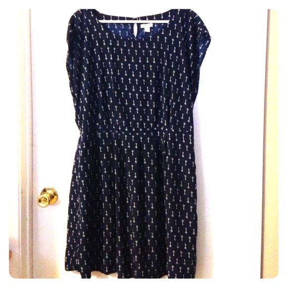 Old Navy Dress. Navy Blue with white key pattern!